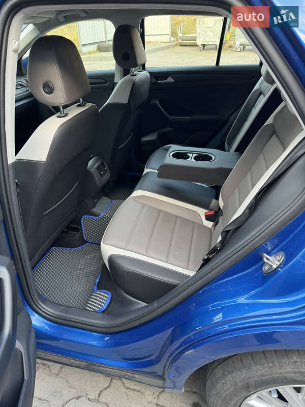 Внедорожник / Кроссовер Volkswagen T-Roc 2018 в Ровно