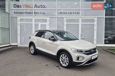 Позашляховик / Кросовер Volkswagen T-Roc 2024 в 