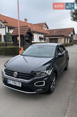 Внедорожник / Кроссовер Volkswagen T-Roc 2018 в 