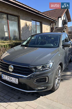 Внедорожник / Кроссовер Volkswagen T-Roc 2018 в 
