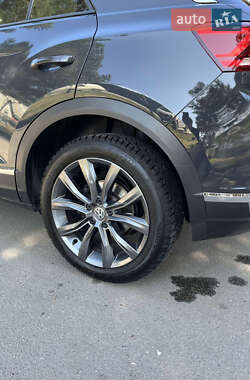 Внедорожник / Кроссовер Volkswagen T-Roc 2018 в 
