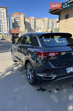 Внедорожник / Кроссовер Volkswagen T-Roc 2018 в 