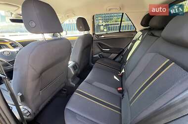 Позашляховик / Кросовер Volkswagen T-Roc 2019 в 