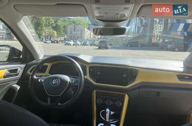 Позашляховик / Кросовер Volkswagen T-Roc 2019 в 