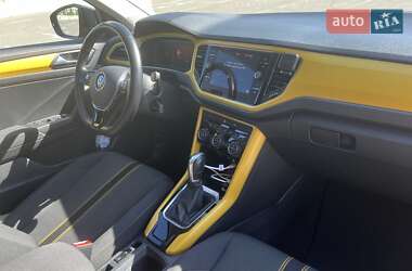 Позашляховик / Кросовер Volkswagen T-Roc 2019 в 