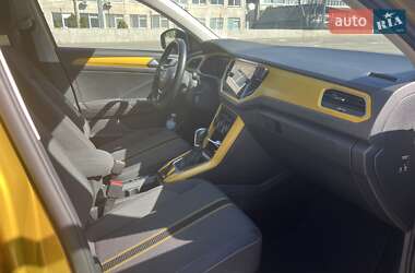 Позашляховик / Кросовер Volkswagen T-Roc 2019 в 
