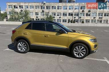 Позашляховик / Кросовер Volkswagen T-Roc 2019 в 