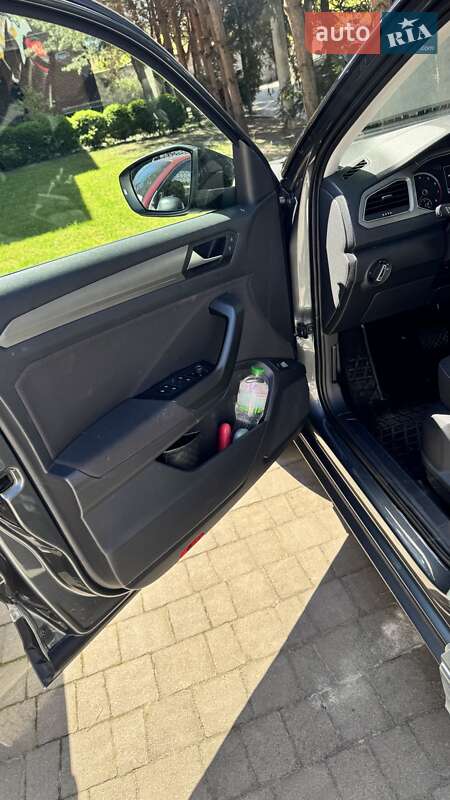 Позашляховик / Кросовер Volkswagen T-Roc 2021 в Вараші