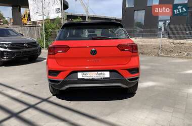 Позашляховик / Кросовер Volkswagen T-Roc 2021 в 