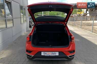 Позашляховик / Кросовер Volkswagen T-Roc 2021 в 