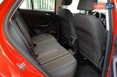 Позашляховик / Кросовер Volkswagen T-Roc 2021 в 
