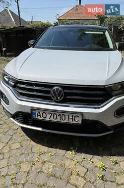 Внедорожник / Кроссовер Volkswagen T-Roc 2021 в 