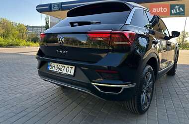 Внедорожник / Кроссовер Volkswagen T-Roc 2021 в 