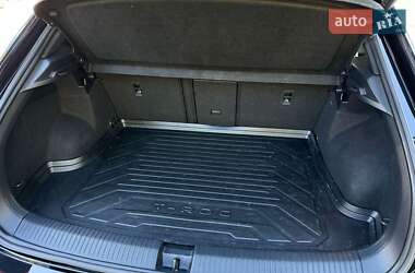 Внедорожник / Кроссовер Volkswagen T-Roc 2021 в 