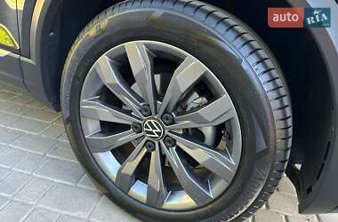 Внедорожник / Кроссовер Volkswagen T-Roc 2021 в 