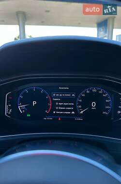 Внедорожник / Кроссовер Volkswagen T-Roc 2021 в 