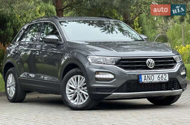 Позашляховик / Кросовер Volkswagen T-Roc 2019 в 