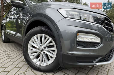 Позашляховик / Кросовер Volkswagen T-Roc 2019 в 