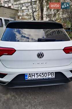 Позашляховик / Кросовер Volkswagen T-Roc 2019 в 