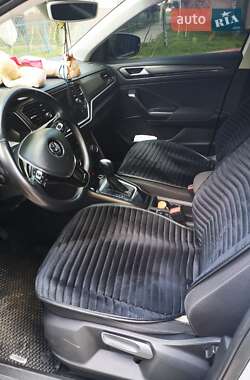 Позашляховик / Кросовер Volkswagen T-Roc 2019 в 