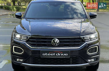 Позашляховик / Кросовер Volkswagen T-Roc 2021 в 