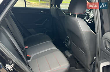 Позашляховик / Кросовер Volkswagen T-Roc 2021 в 