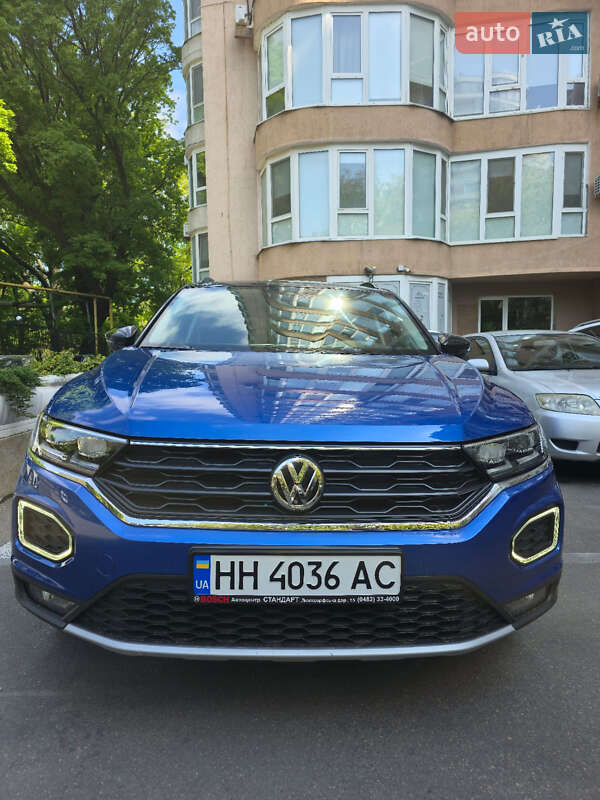 Внедорожник / Кроссовер Volkswagen T-Roc 2019 в 