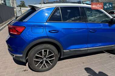 Позашляховик / Кросовер Volkswagen T-Roc 2019 в 