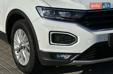 Внедорожник / Кроссовер Volkswagen T-Roc 2021 в 