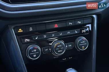 Внедорожник / Кроссовер Volkswagen T-Roc 2021 в 