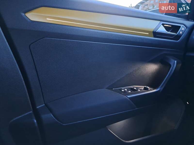 Позашляховик / Кросовер Volkswagen T-Roc 2019 в Києві