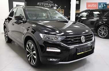 Внедорожник / Кроссовер Volkswagen T-Roc 2019 в 