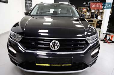 Внедорожник / Кроссовер Volkswagen T-Roc 2019 в 