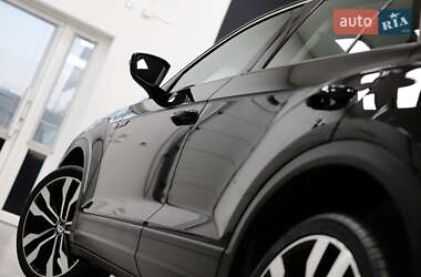 Внедорожник / Кроссовер Volkswagen T-Roc 2019 в 