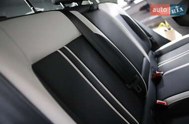Внедорожник / Кроссовер Volkswagen T-Roc 2019 в 
