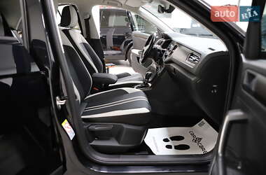 Внедорожник / Кроссовер Volkswagen T-Roc 2019 в 