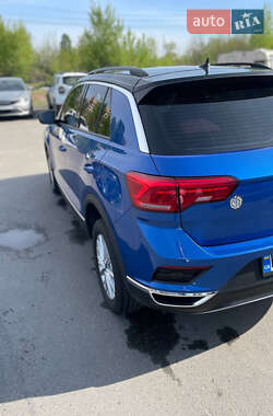 Внедорожник / Кроссовер Volkswagen T-Roc 2020 в 