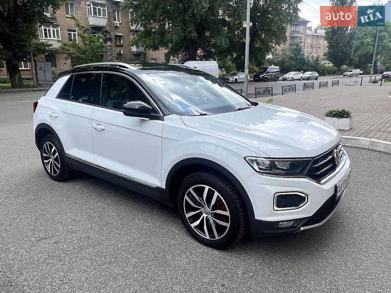 Позашляховик / Кросовер Volkswagen T-Roc 2018 в Києві