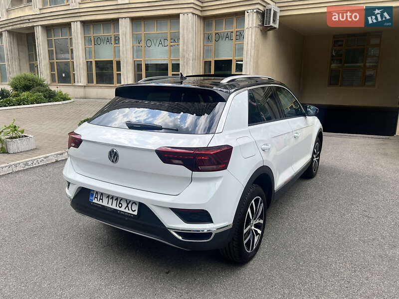 Позашляховик / Кросовер Volkswagen T-Roc 2018 в Києві