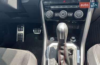 Внедорожник / Кроссовер Volkswagen T-Roc 2021 в 