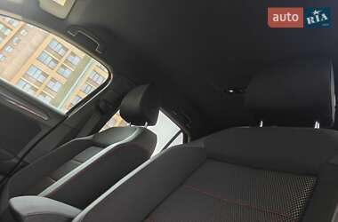 Внедорожник / Кроссовер Volkswagen T-Roc 2021 в 