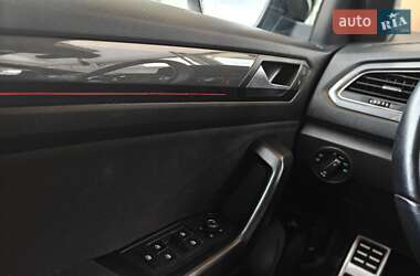 Внедорожник / Кроссовер Volkswagen T-Roc 2021 в 