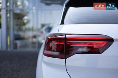 Внедорожник / Кроссовер Volkswagen T-Roc 2022 в 
