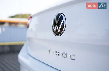 Внедорожник / Кроссовер Volkswagen T-Roc 2022 в 