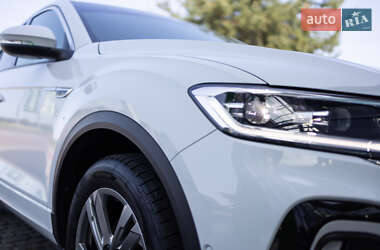 Внедорожник / Кроссовер Volkswagen T-Roc 2022 в 