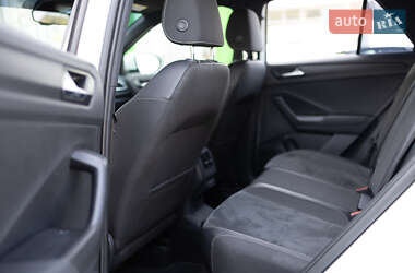 Внедорожник / Кроссовер Volkswagen T-Roc 2022 в 