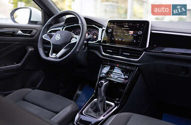 Внедорожник / Кроссовер Volkswagen T-Roc 2022 в 