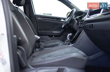 Внедорожник / Кроссовер Volkswagen T-Roc 2022 в 
