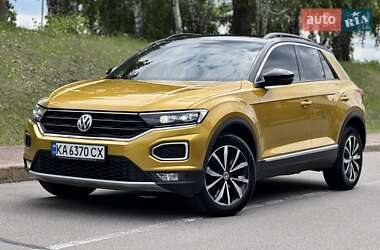 Внедорожник / Кроссовер Volkswagen T-Roc 2019 в 