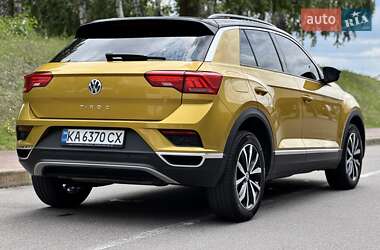 Внедорожник / Кроссовер Volkswagen T-Roc 2019 в 